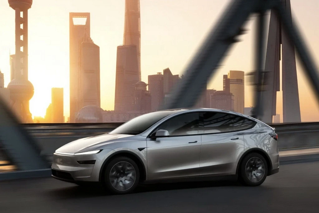 Заміна для Model X: Tesla офіційно презентувала подовжений трирядний кросовер Model Y L