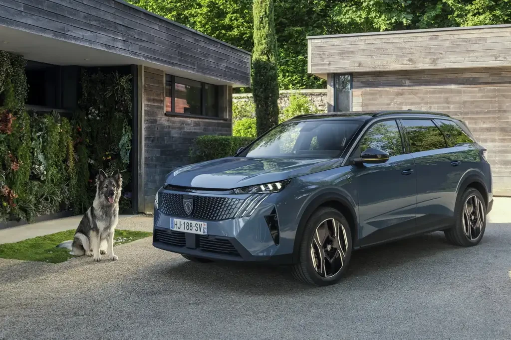 Peugeot презентовала концептуальный собакамобиль